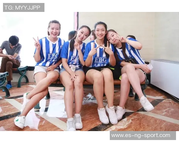 大申足球宝贝:青春活力与足球激情的完美结合展现魅力与风采 大申足球宝贝:青春活力与足球激情的完美结合展现魅力与风采